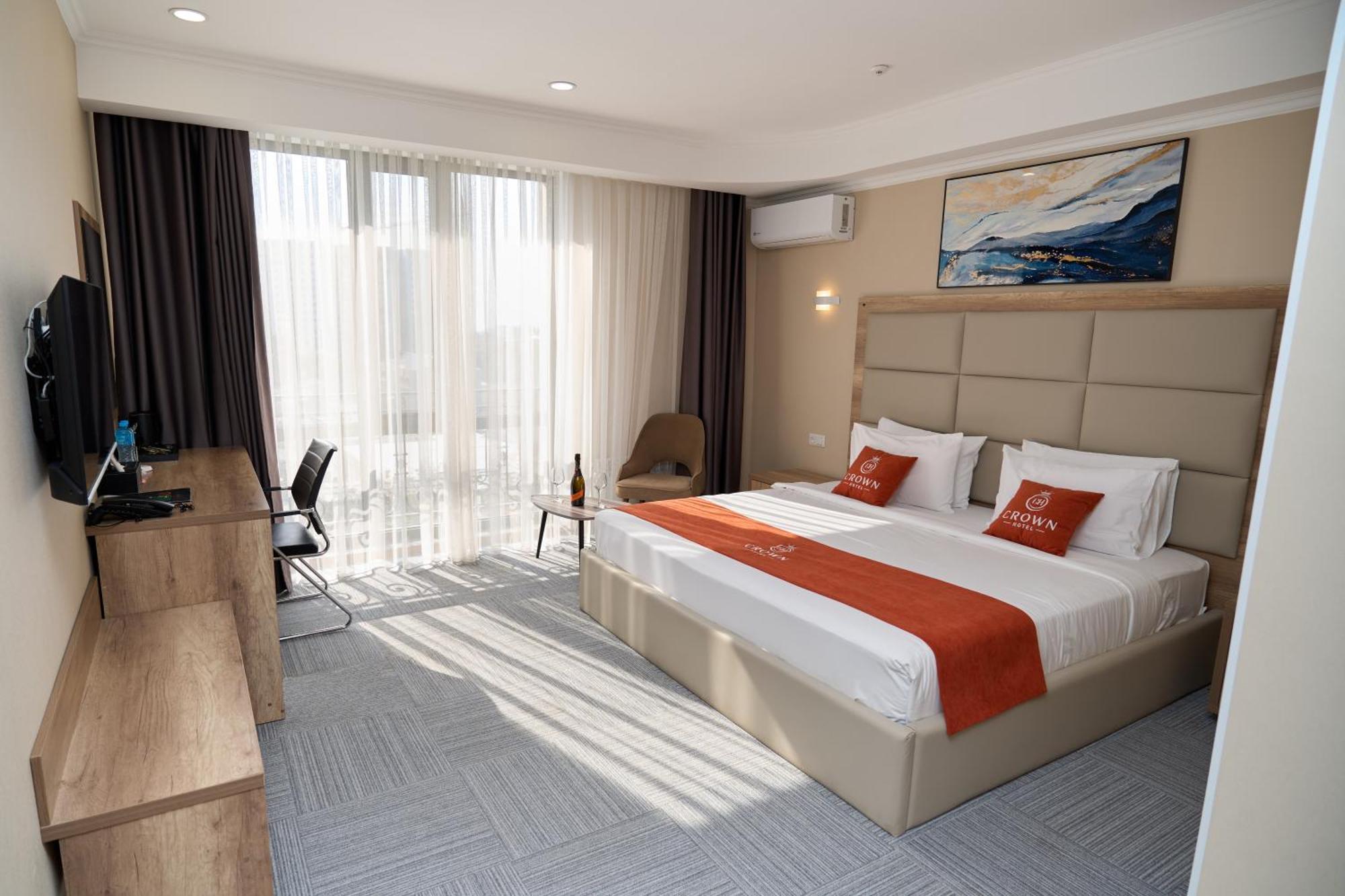 Crown Hotel Бишкек Экстерьер фото