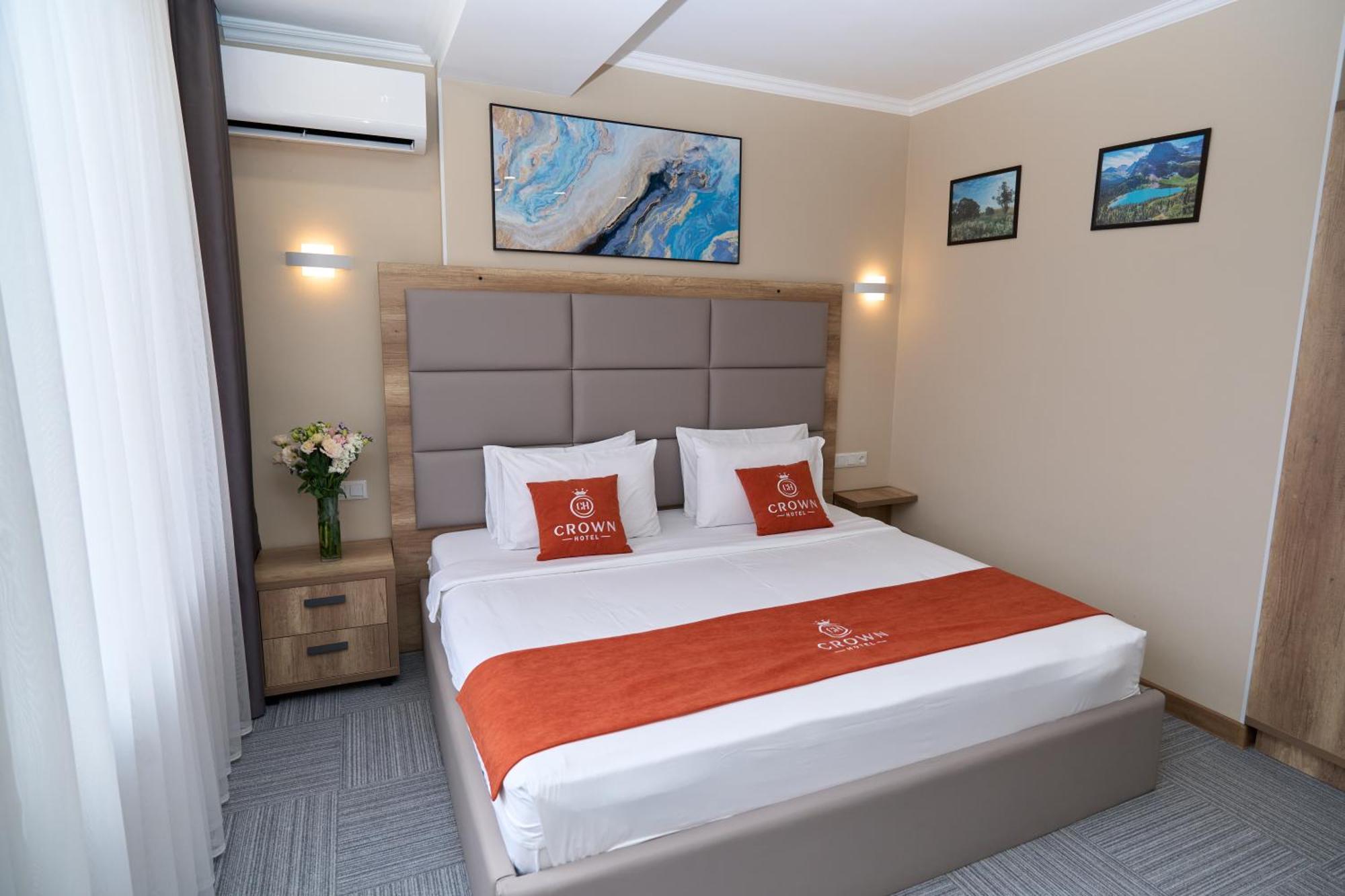 Crown Hotel Бишкек Экстерьер фото
