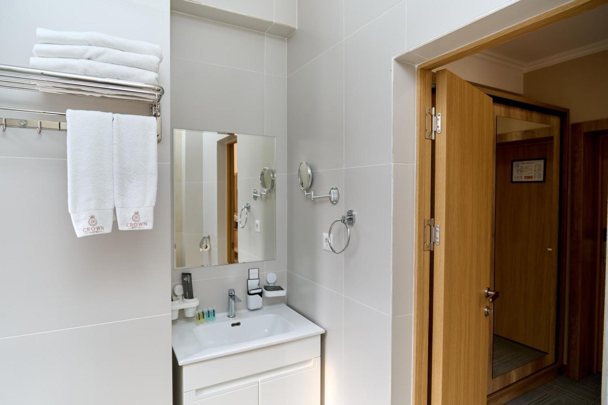 Crown Hotel Бишкек Экстерьер фото