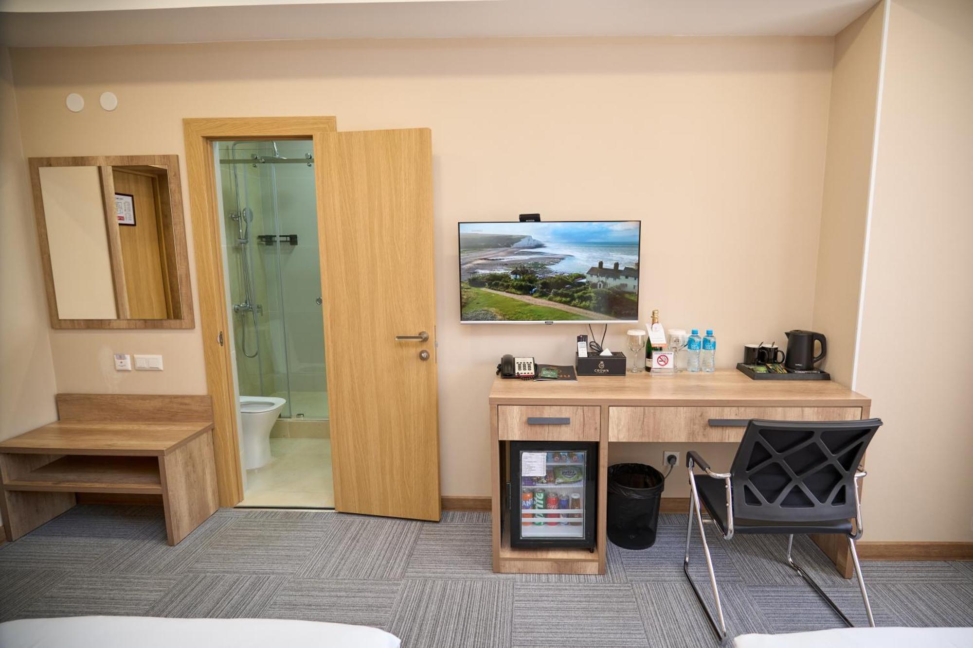 Crown Hotel Бишкек Экстерьер фото