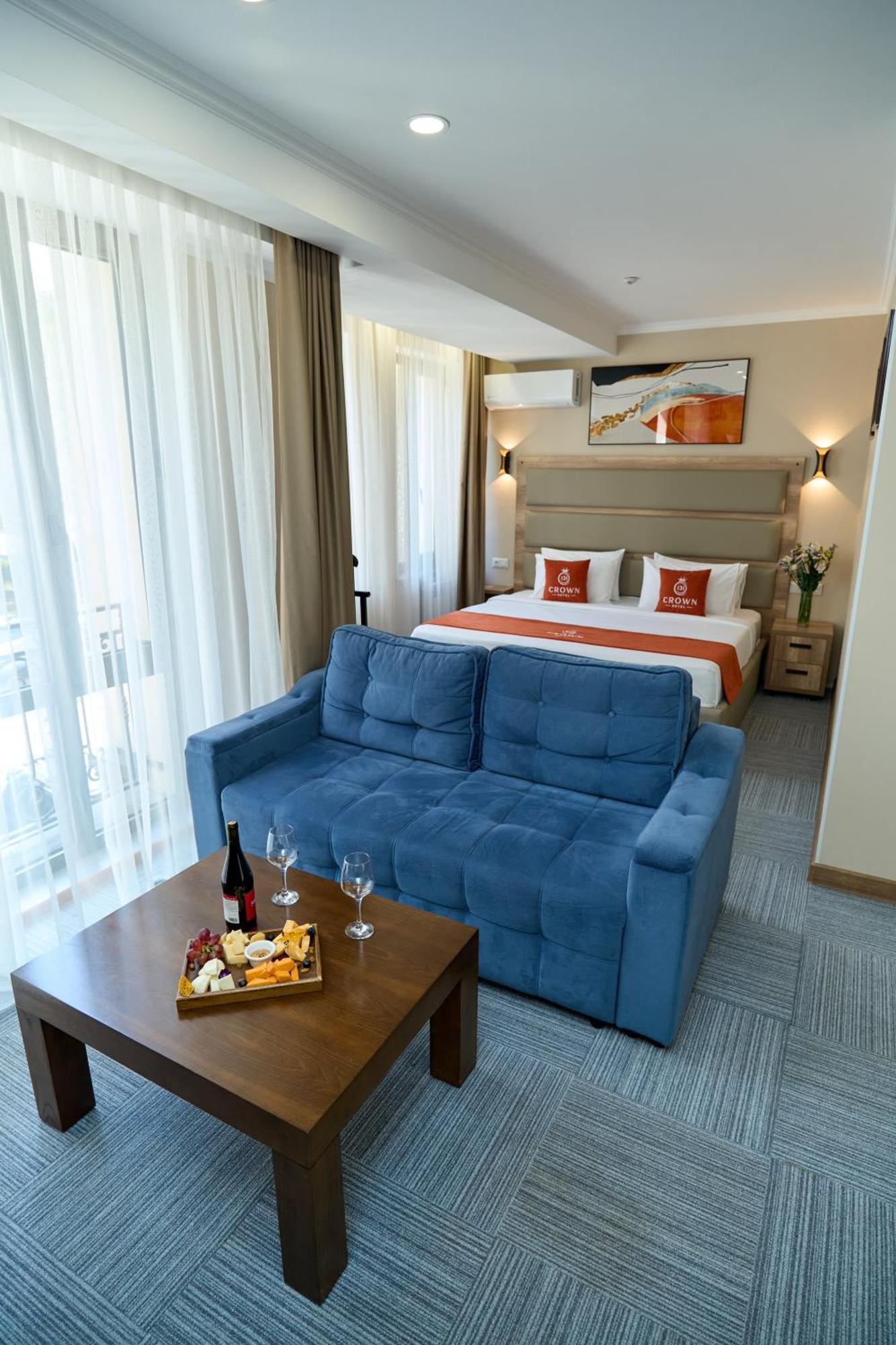 Crown Hotel Бишкек Экстерьер фото
