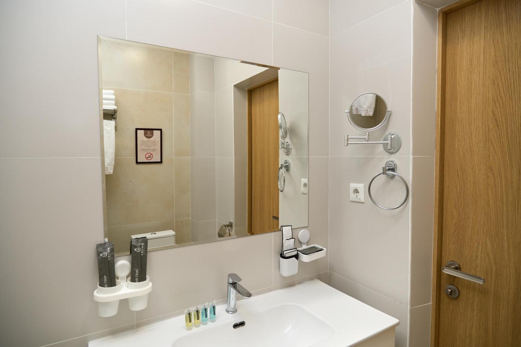 Crown Hotel Бишкек Экстерьер фото