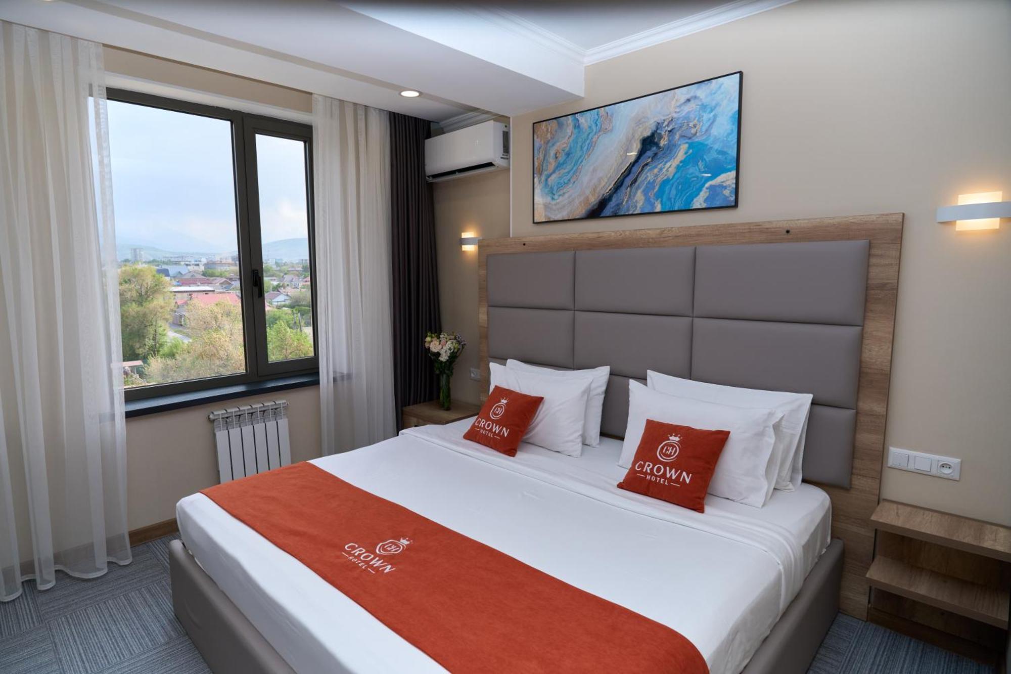 Crown Hotel Бишкек Экстерьер фото