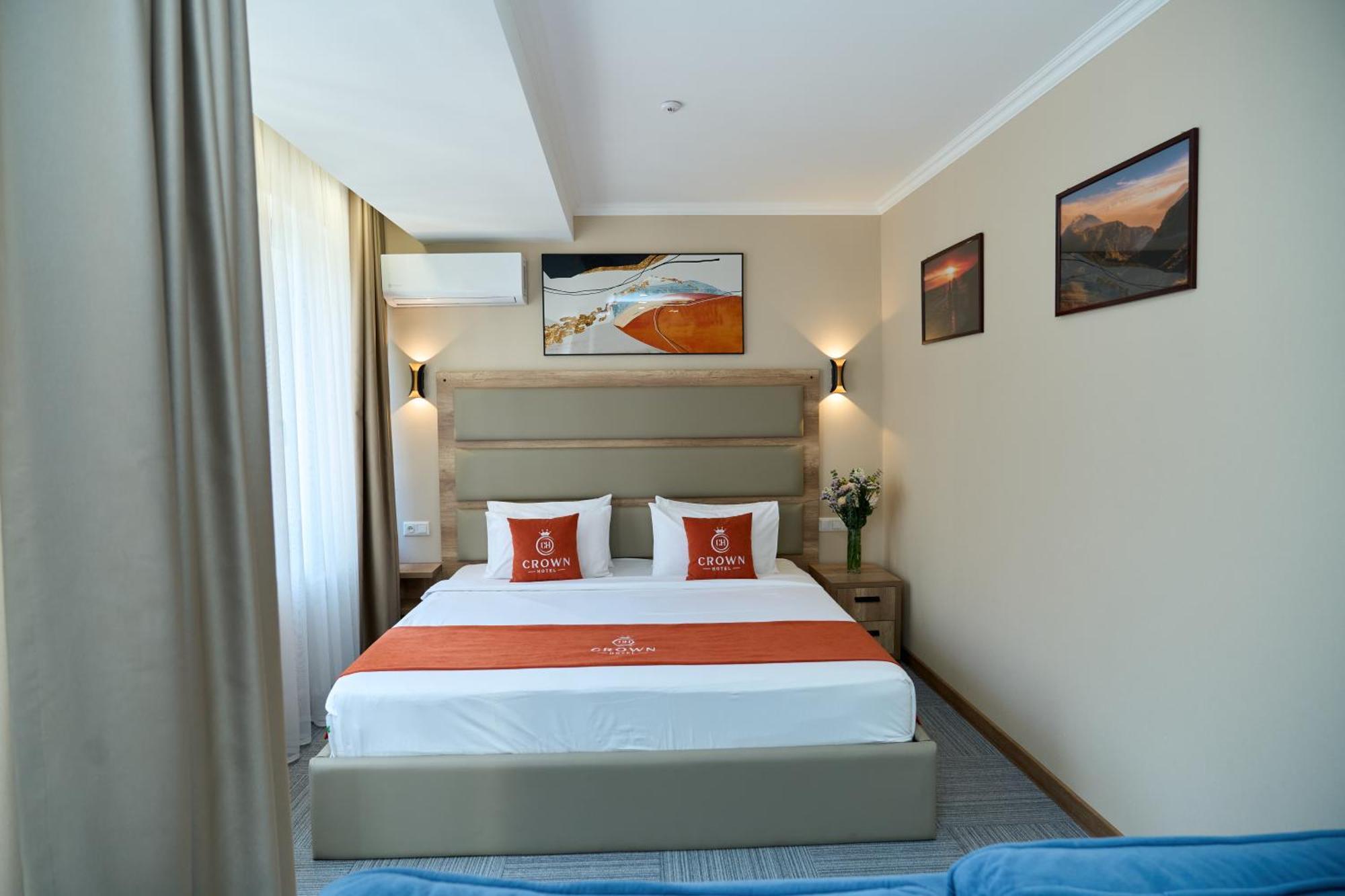 Crown Hotel Бишкек Экстерьер фото