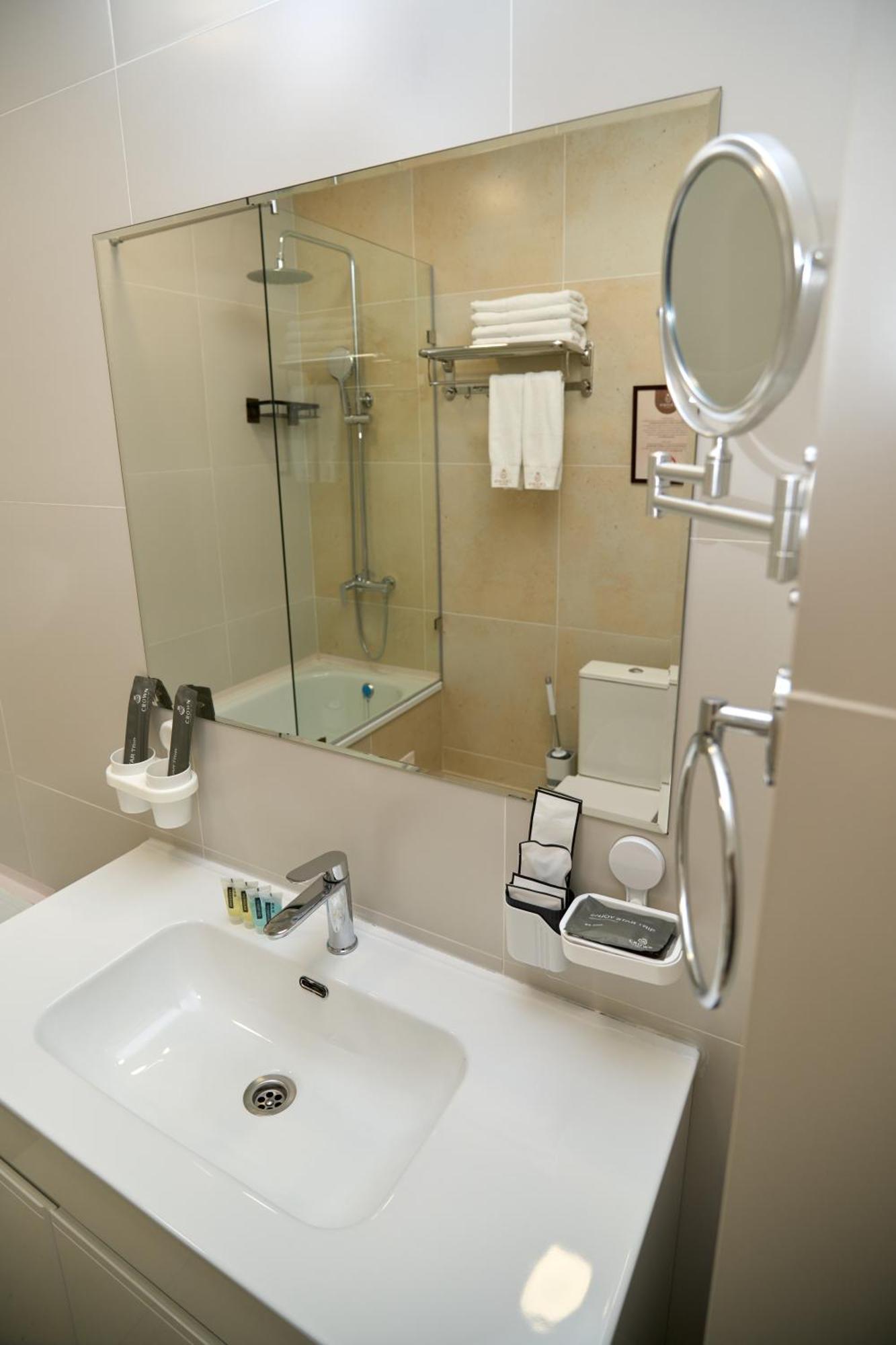 Crown Hotel Бишкек Экстерьер фото