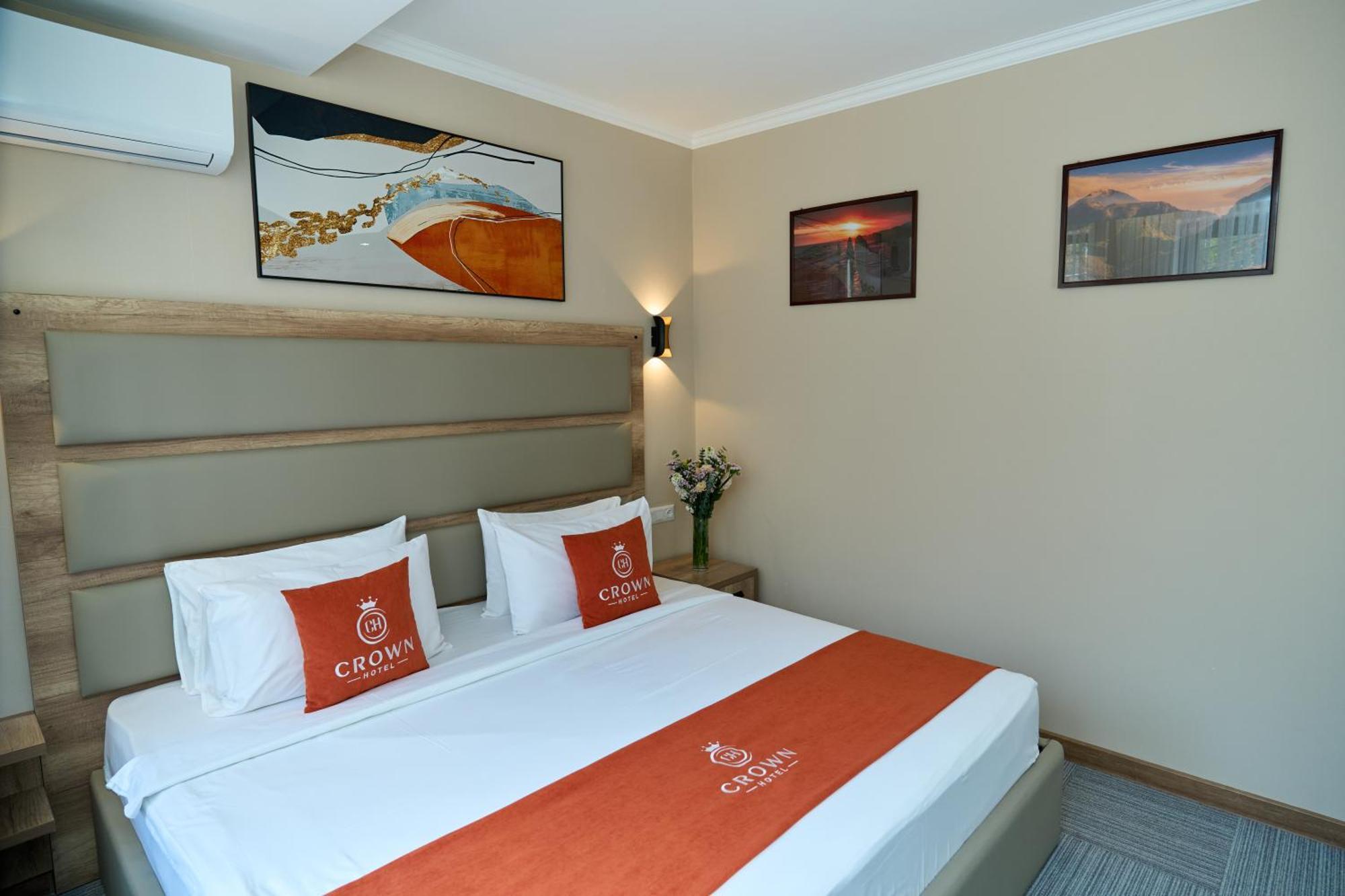 Crown Hotel Бишкек Экстерьер фото