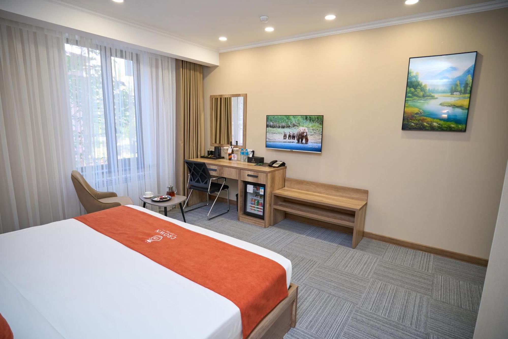 Crown Hotel Бишкек Экстерьер фото