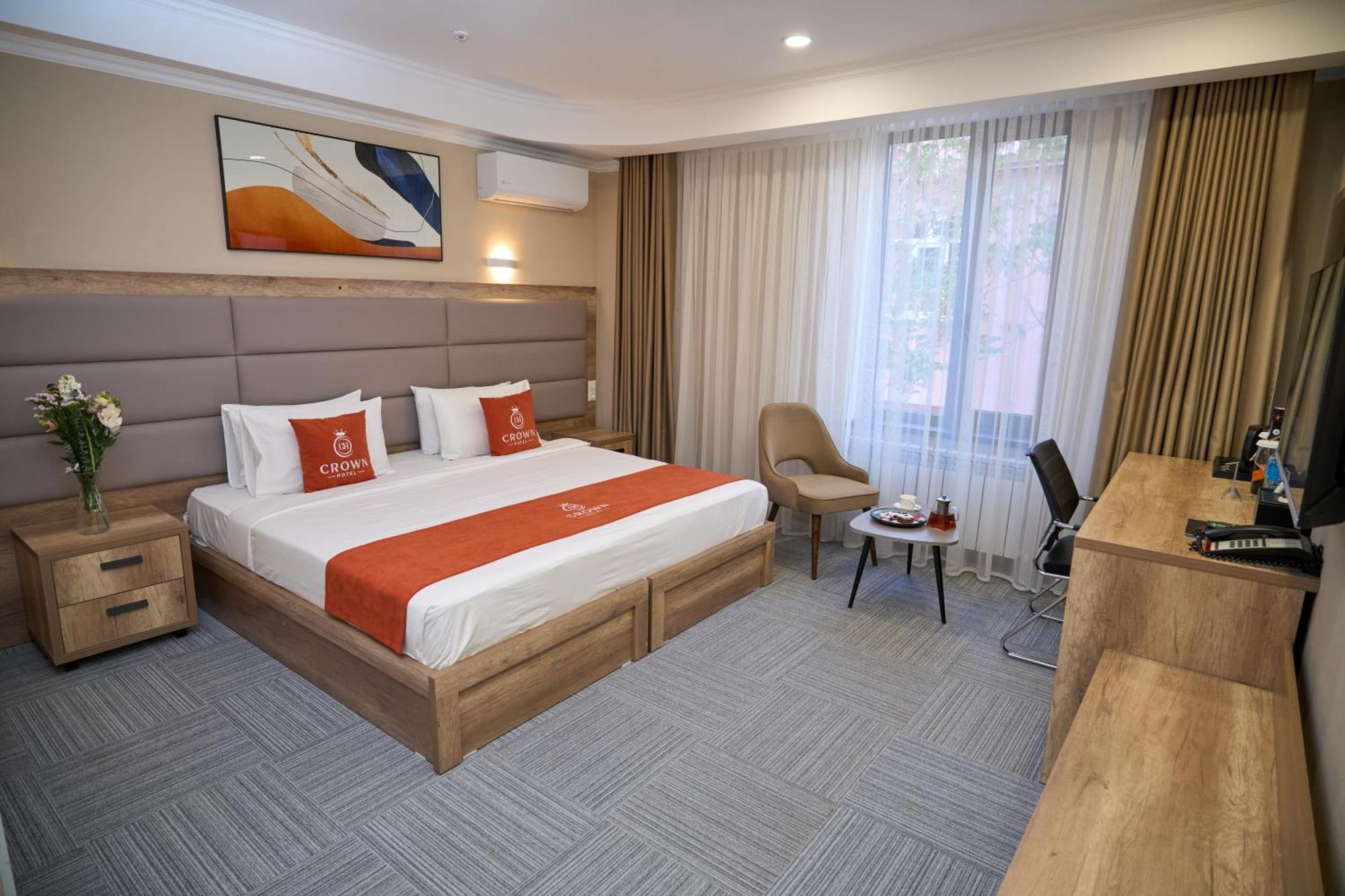 Crown Hotel Бишкек Экстерьер фото